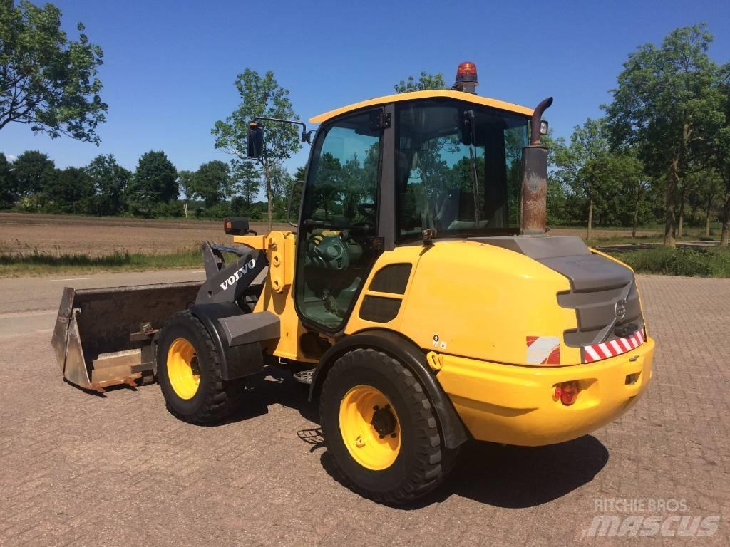 Volvo L 25 F Gumikerekes homlokrakodók