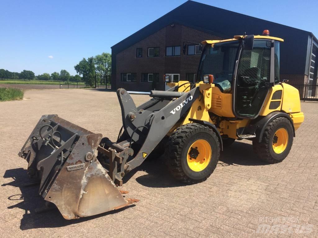 Volvo L 25 F Gumikerekes homlokrakodók