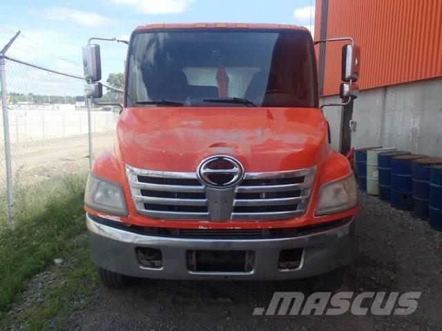 Hino 185 Platós / Ponyvás teherautók