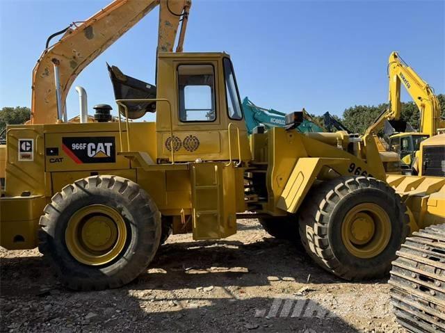 CAT 966 F Gumikerekes homlokrakodók