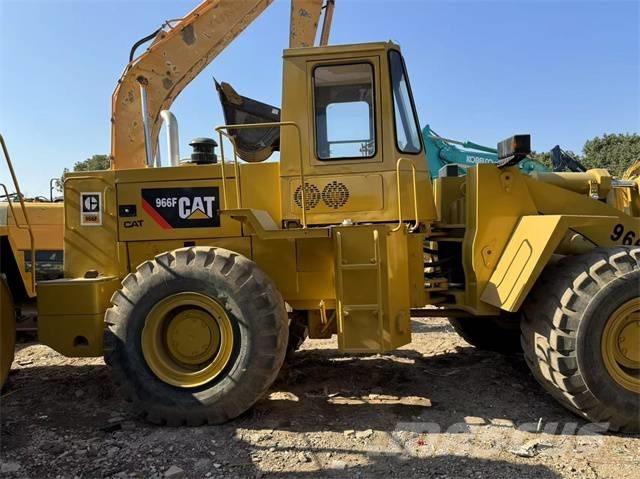 CAT 966 F Gumikerekes homlokrakodók