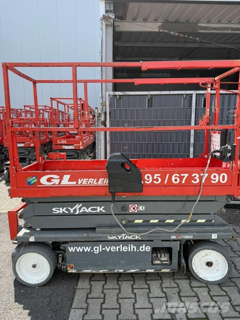 SkyJack SJ 3220 Ollós emelők