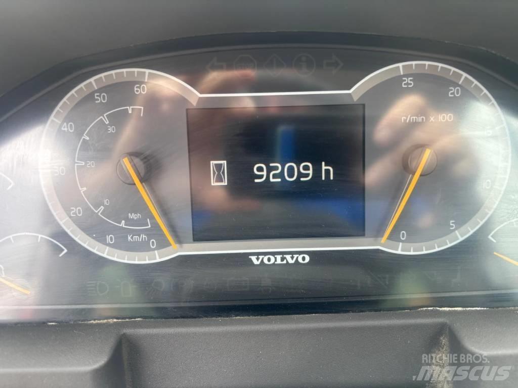 Volvo L 260 H Gumikerekes homlokrakodók
