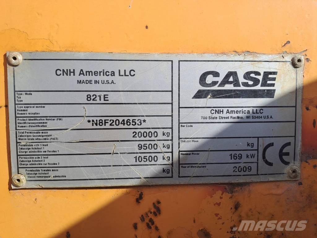 CASE 821 E XR Gumikerekes homlokrakodók