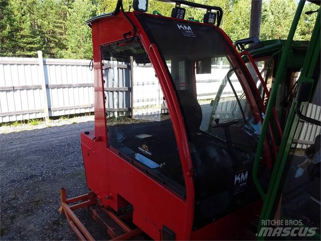 Komatsu 951 Vezetőfülke és belső tartozékok
