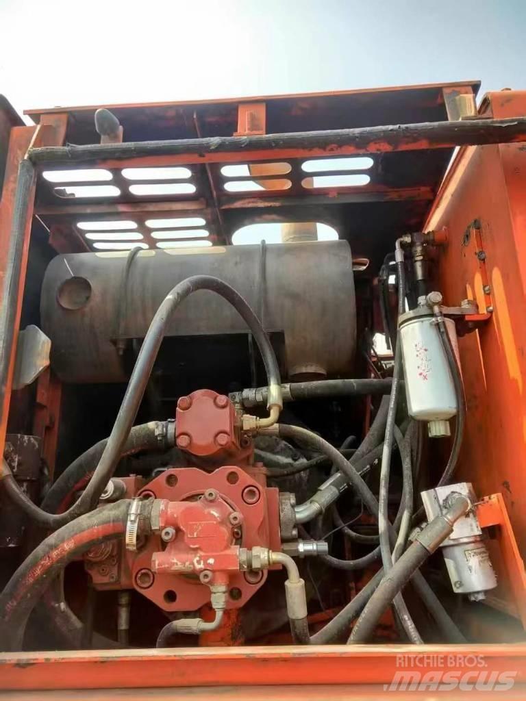 Doosan DH 150 W-7 Gumikerekes kotrók