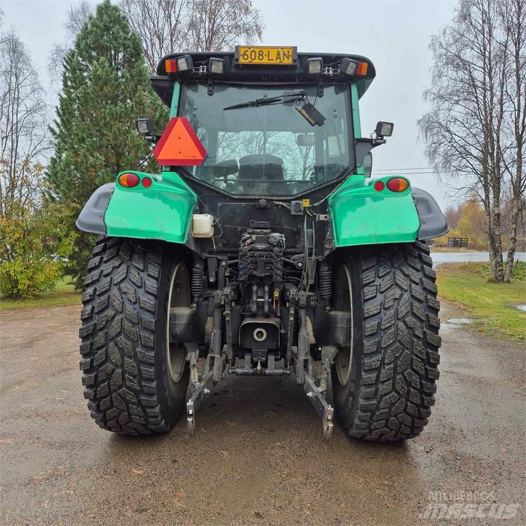 Valtra T182 Versu Traktorok