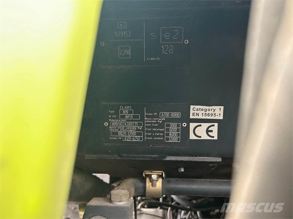 CLAAS Axion 810 Traktorok