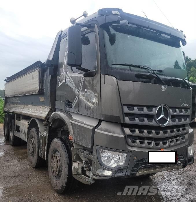 Mercedes-Benz 3951K Mezei dömperek