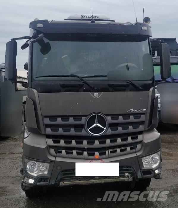 Mercedes-Benz 3951K Mezei dömperek
