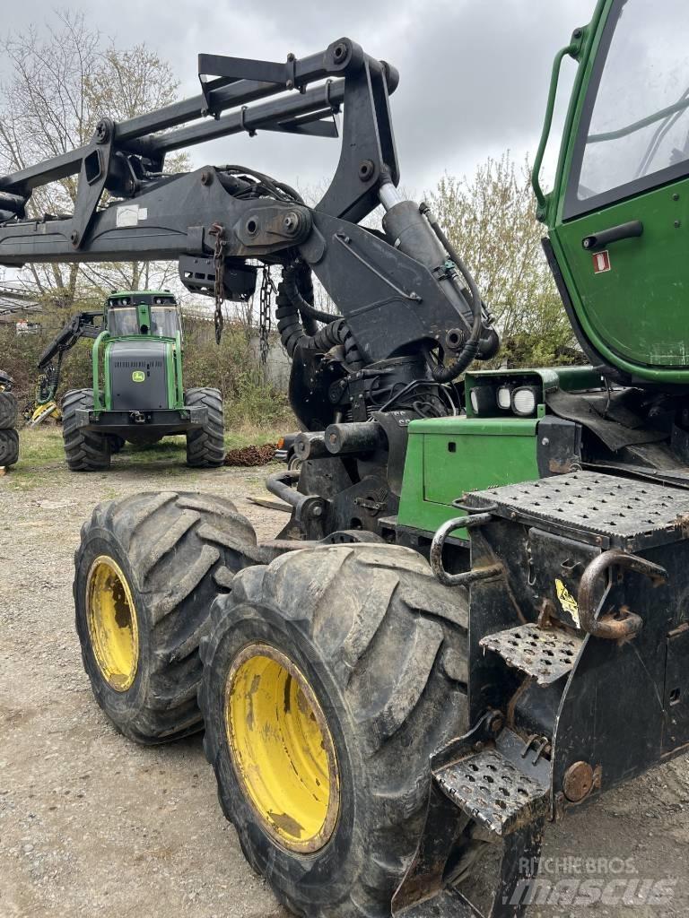 John Deere 1170 E Betakarítók