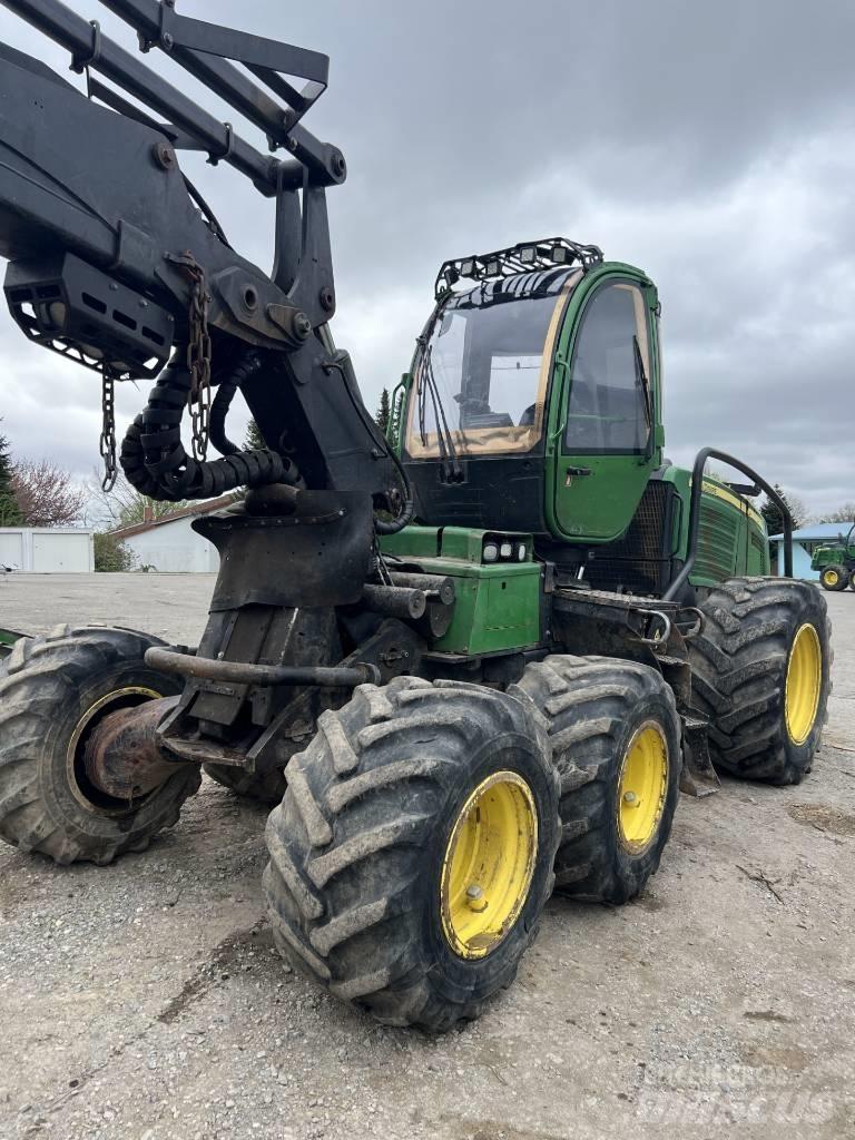John Deere 1170 E Betakarítók