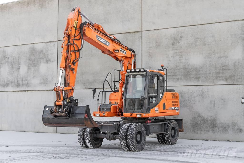 Doosan DX 140 W-3 Gumikerekes kotrók
