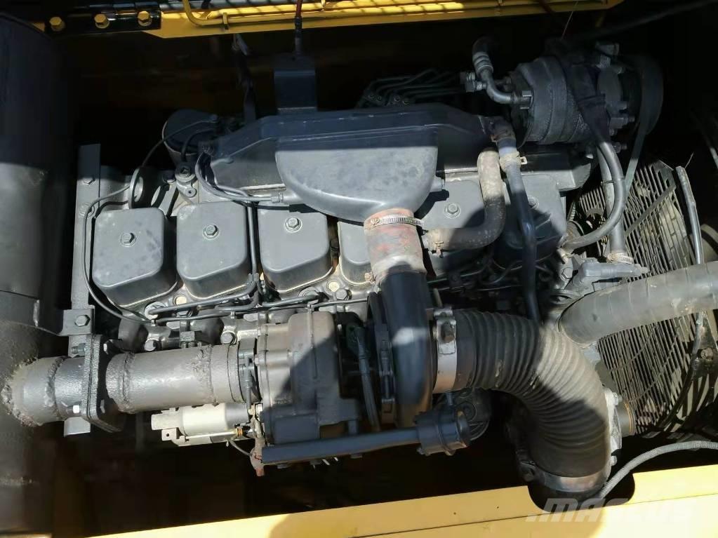 Hyundai 210-7 Gumikerekes kotrók
