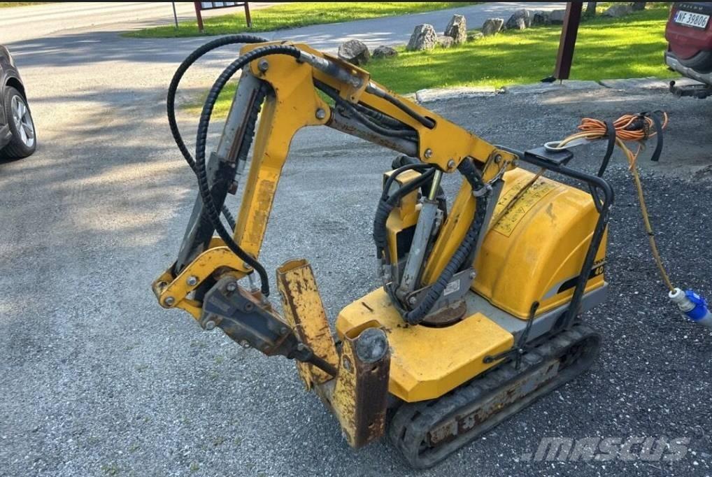 Brokk 40 Bontásra használt kotrók