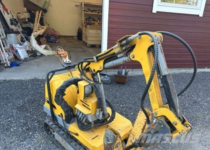 Brokk 40 Bontásra használt kotrók