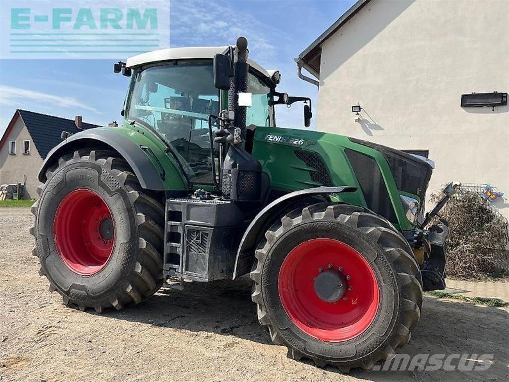 Fendt 826 vario Traktorok
