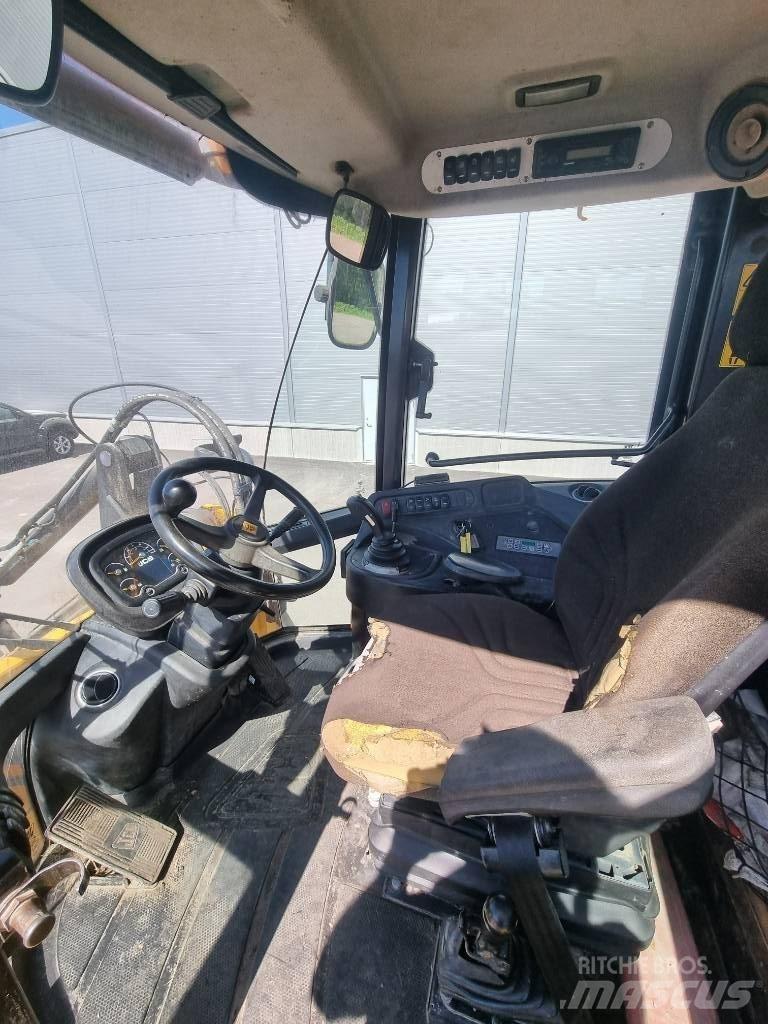 JCB 427 Gumikerekes homlokrakodók