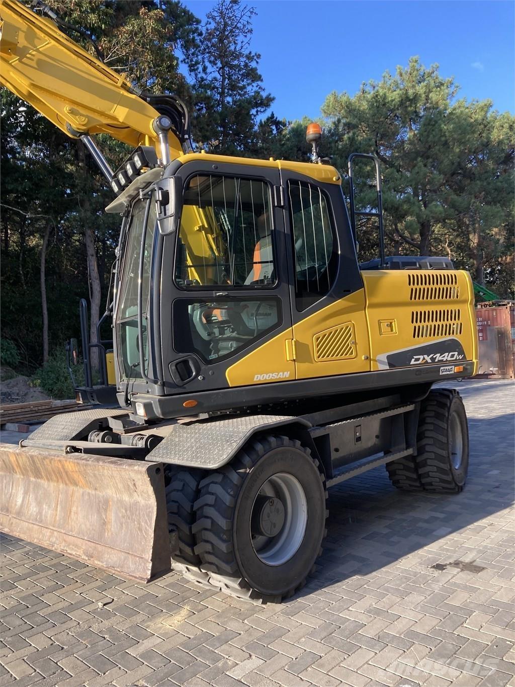 Doosan DX140W-5 Gumikerekes kotrók