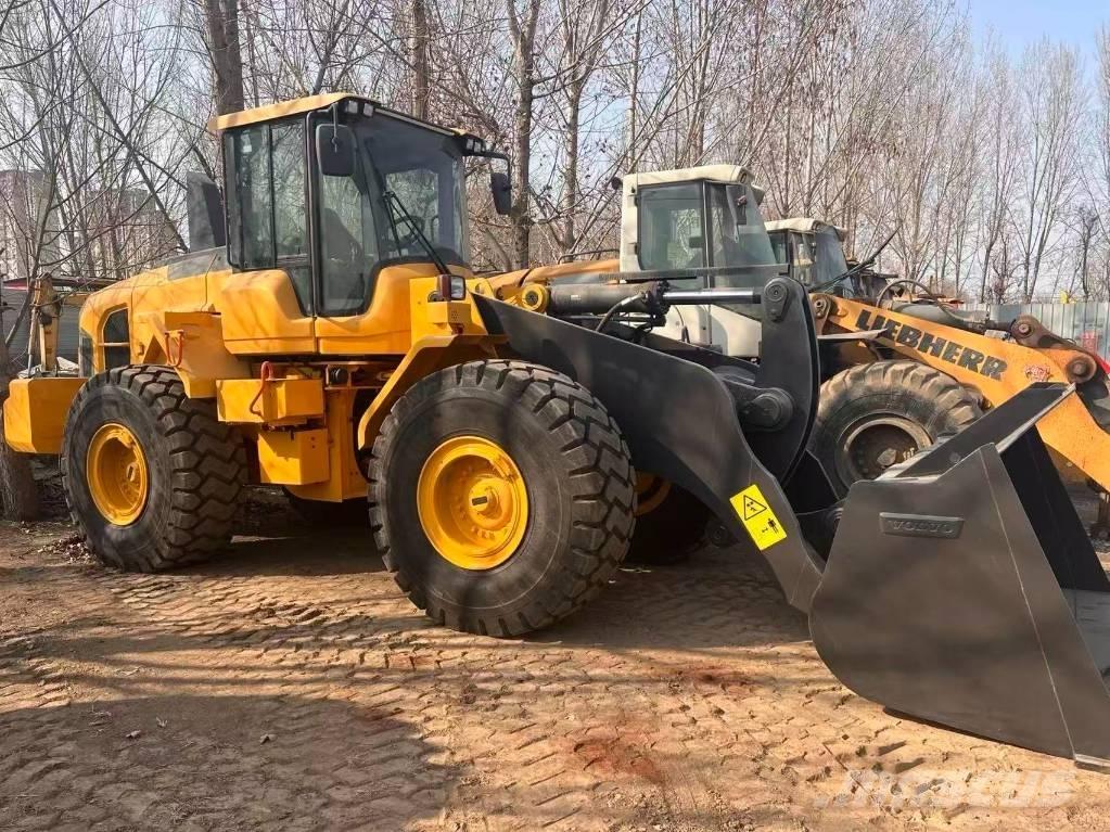 Volvo L 120 Gumikerekes homlokrakodók