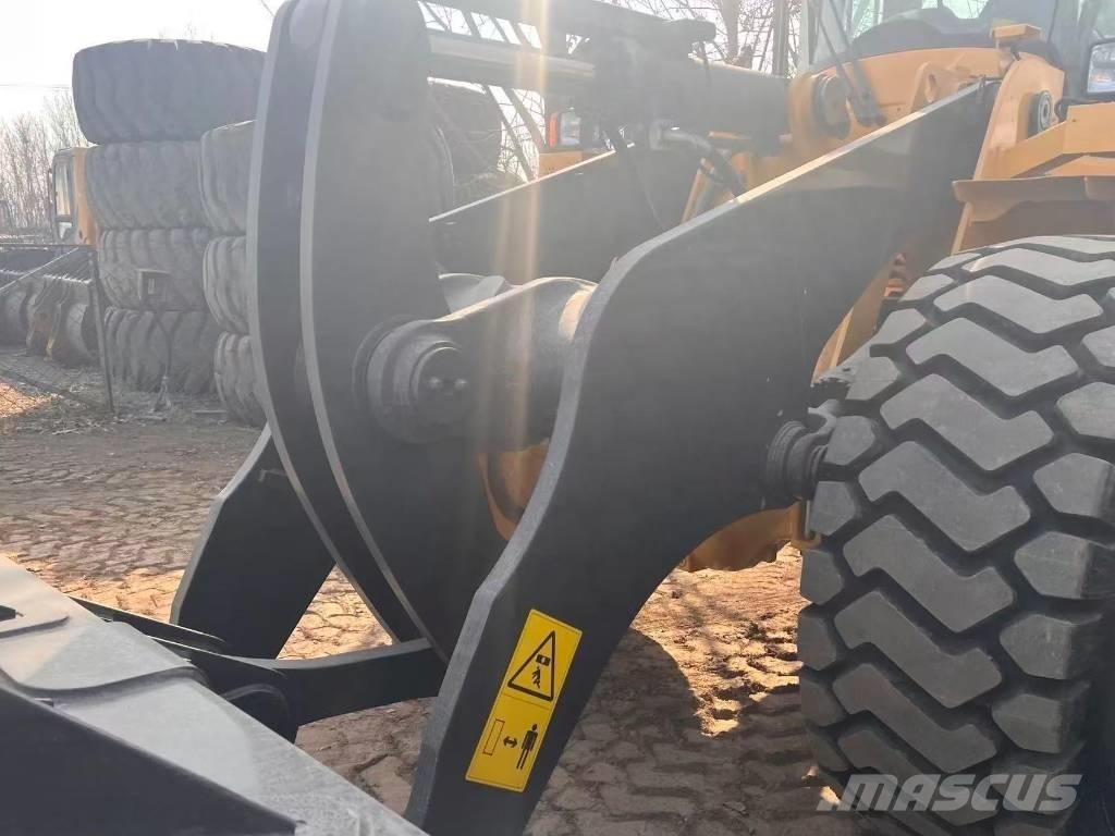 Volvo L 120 Gumikerekes homlokrakodók