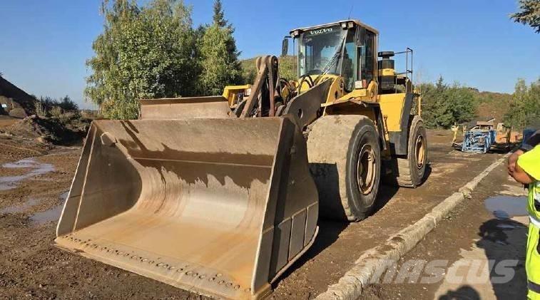 Volvo L 220 F Gumikerekes homlokrakodók