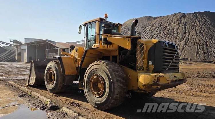 Volvo L 220 F Gumikerekes homlokrakodók