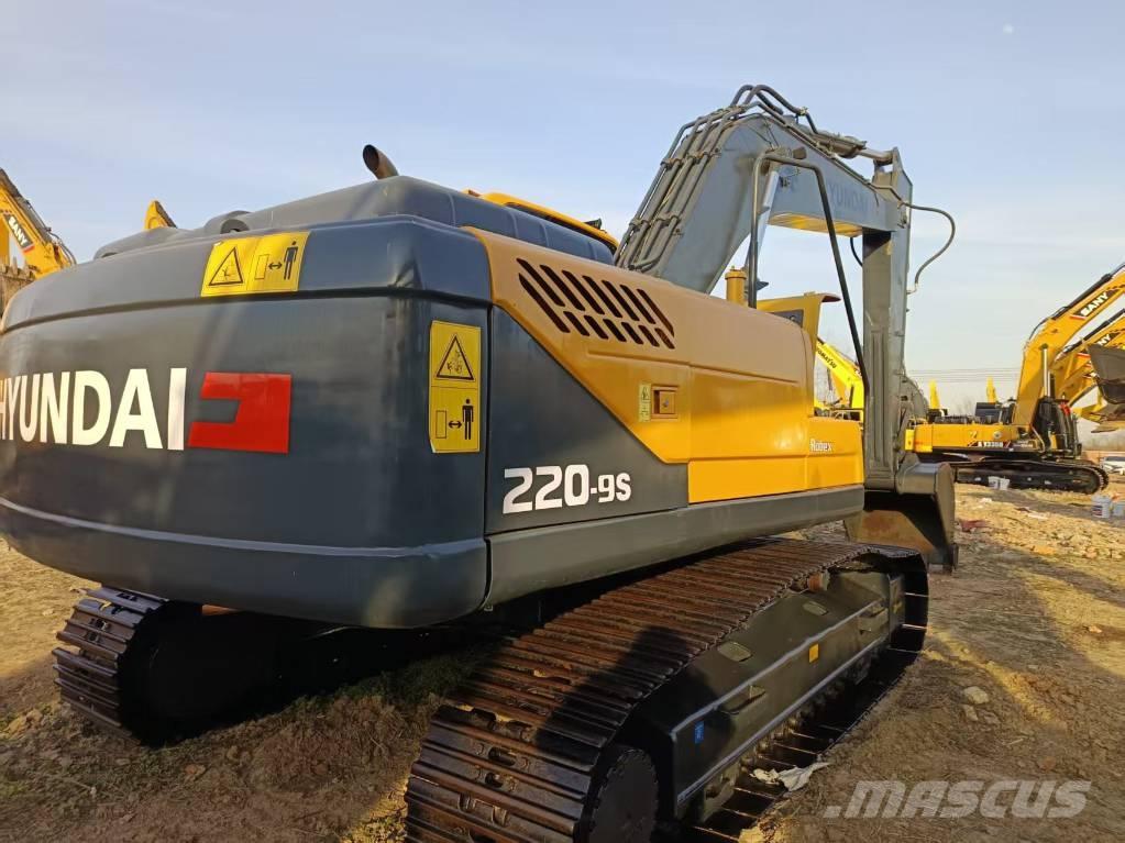 Hyundai 220-9s Lánctalpas kotrók