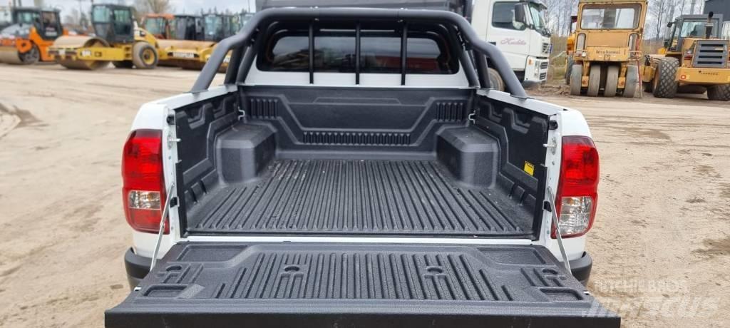 Toyota Hilux Kis teherszállító/Platós kocsi