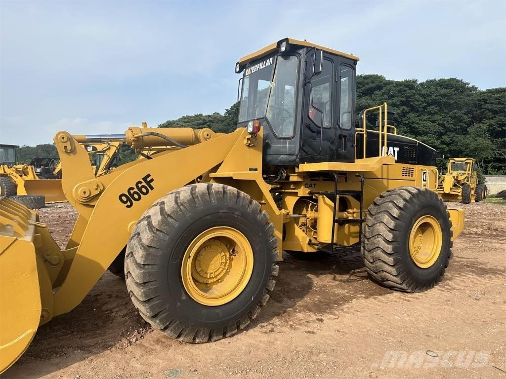 CAT 966F Gumikerekes homlokrakodók