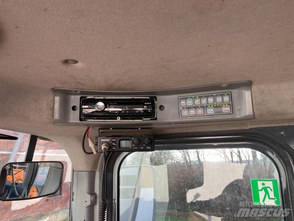 Doosan DL 250 15 Gumikerekes homlokrakodók