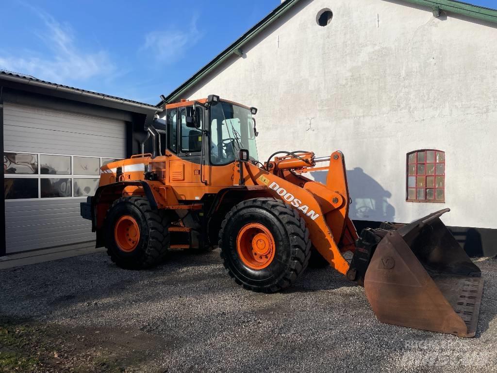 Doosan DL 250 15 Gumikerekes homlokrakodók