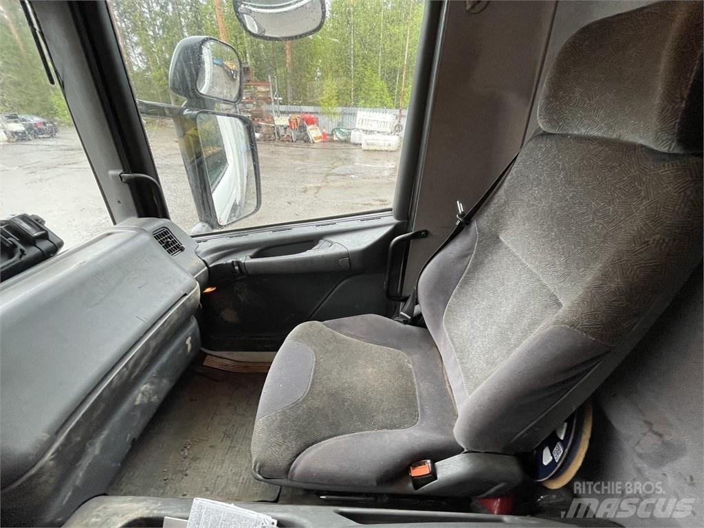 Scania 94 D 260 Dobozos teherautók
