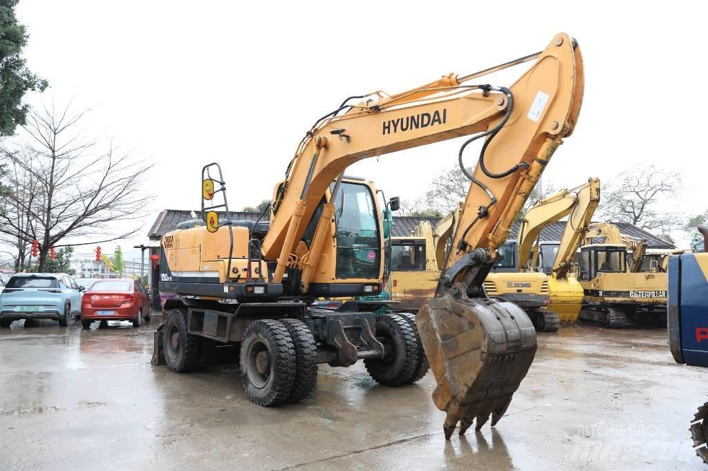 Hyundai 150W-9 Gumikerekes kotrók