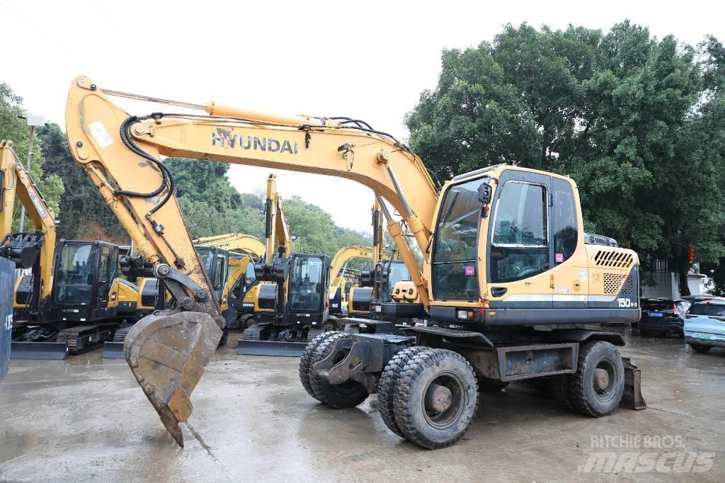 Hyundai 150W-9 Gumikerekes kotrók