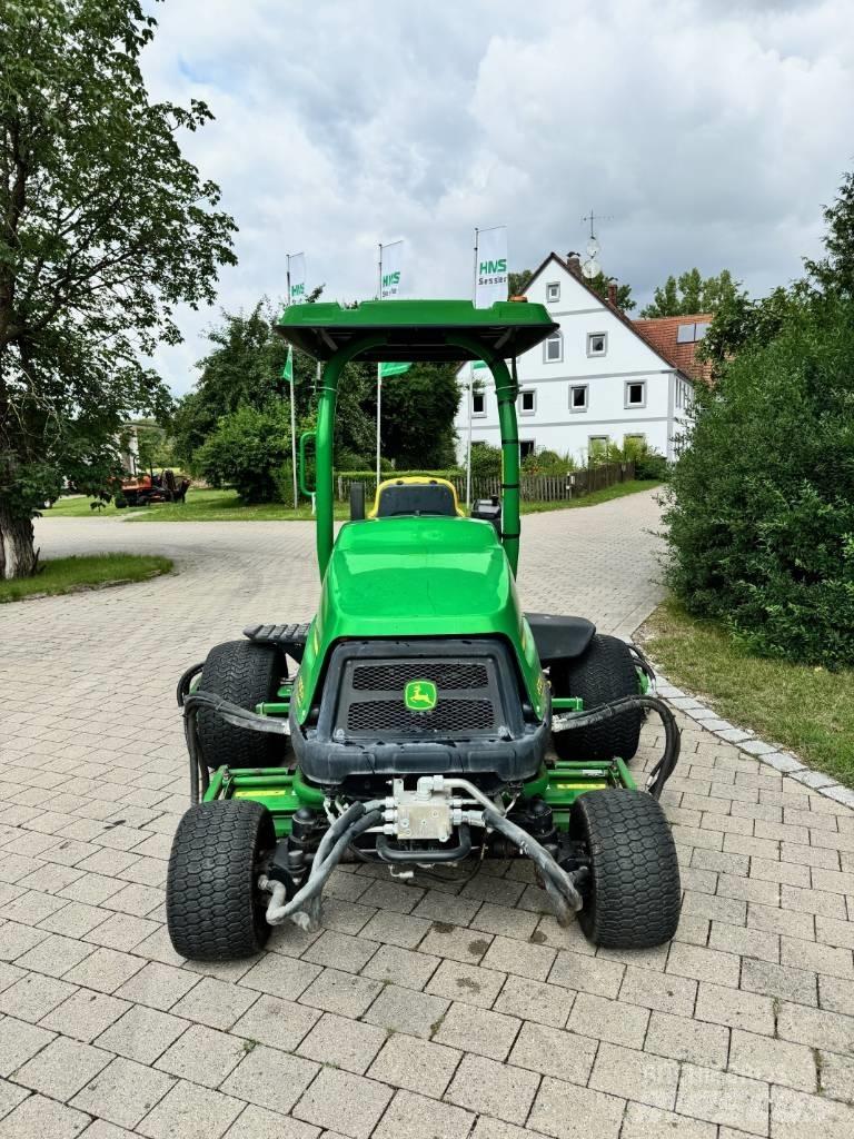 John Deere 8700 A Golfpálya fűnyírók