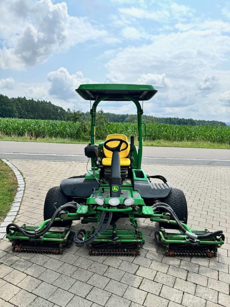 John Deere 8700 A Golfpálya fűnyírók