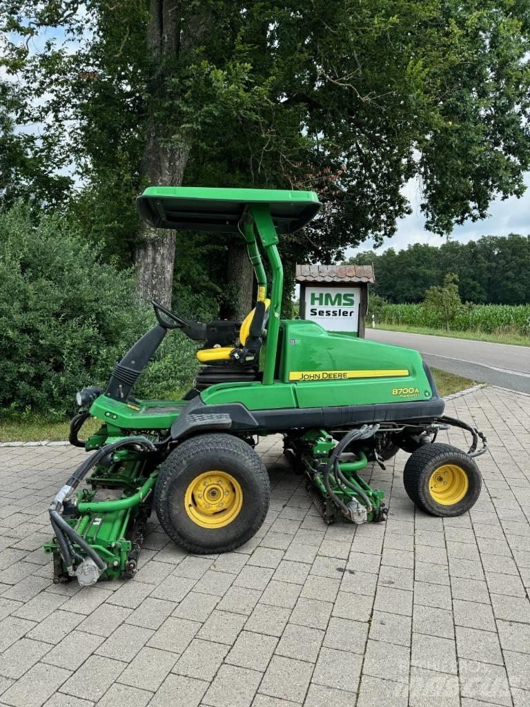 John Deere 8700 A Golfpálya fűnyírók