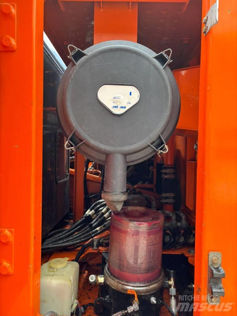 Doosan DX 225 LC-3 Lánctalpas kotrók