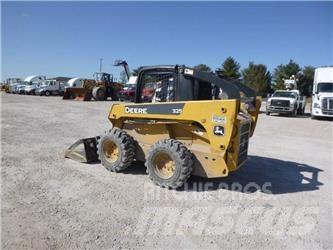 John Deere 325 Kompaktrakodók