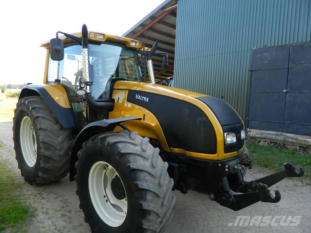 Valtra T 140 Traktorok