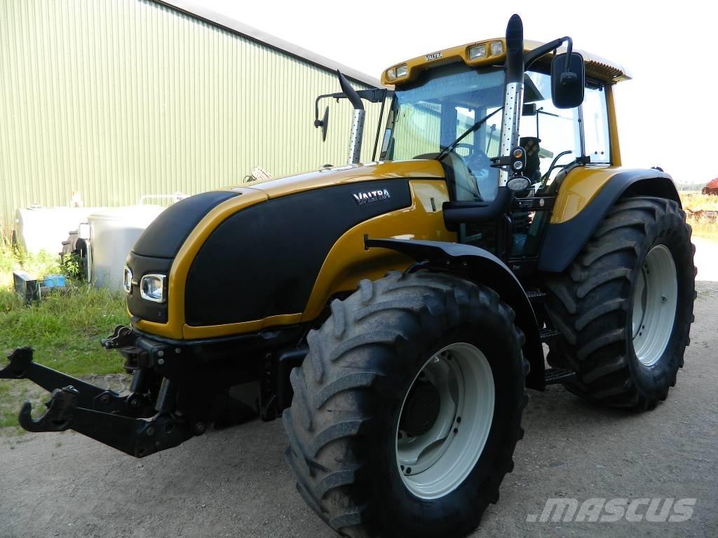 Valtra T 140 Traktorok