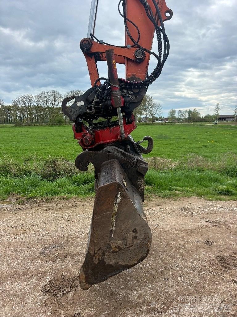 Hitachi ZX 140 W T-3 Gumikerekes kotrók