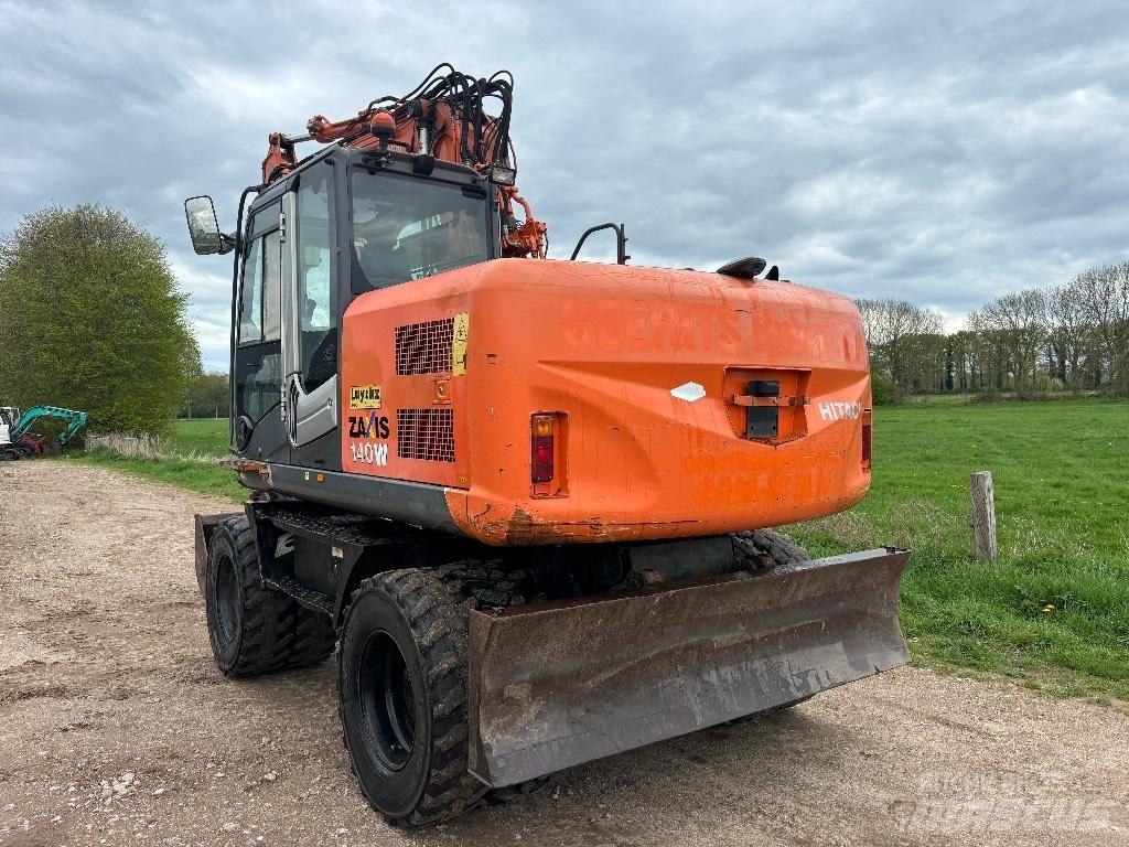 Hitachi ZX 140 W T-3 Gumikerekes kotrók