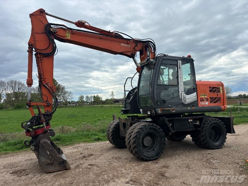 Hitachi ZX 140 W T-3 Gumikerekes kotrók