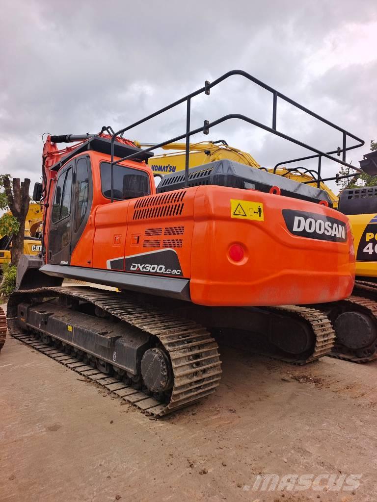Doosan DX 300LC Lánctalpas kotrók
