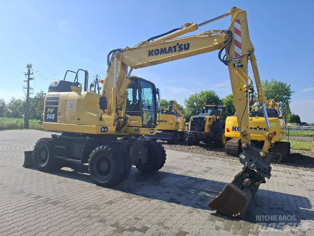 Komatsu PW 148-11 Gumikerekes kotrók