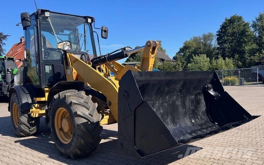 CAT 908M Radlader Gumikerekes homlokrakodók