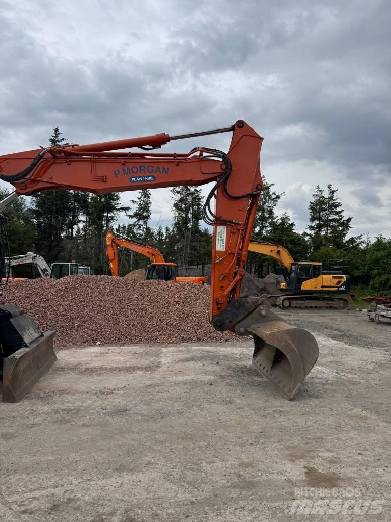 Hitachi ZW 180 Gumikerekes kotrók