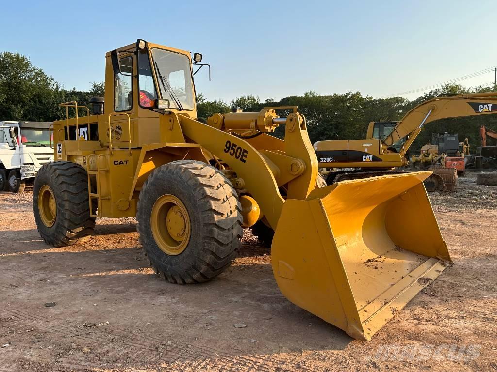CAT 950E Gumikerekes homlokrakodók